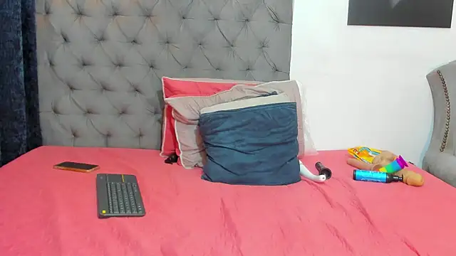 nahiroby_ebony webcam