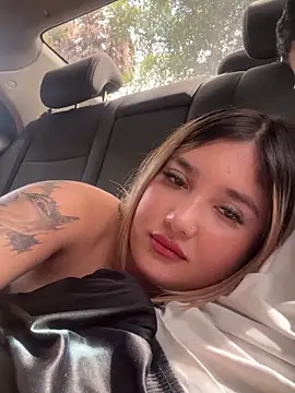 Lyon_and_Kitana webcam