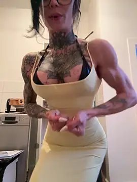 SkinnyLilly from StripChat is Freechat