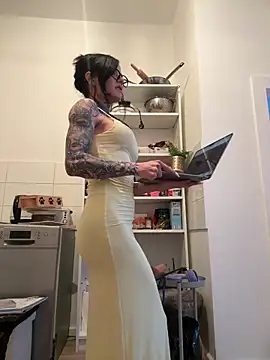  SkinnyLilly chat room