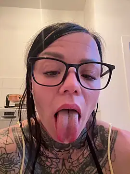 SkinnyLilly webcam
