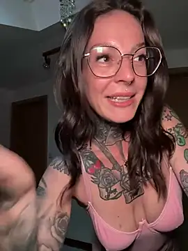 BrownieyQueen live sex cam