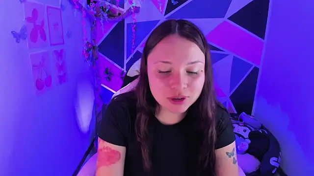 little_emma0 - Little_emma0's free webcam - UK Sex Cams