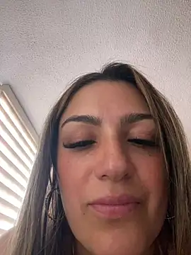 BellaViolet webcam