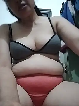 Maiaxoxo79 webcam