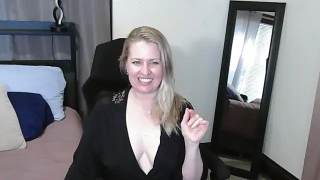 HollieBim webcam