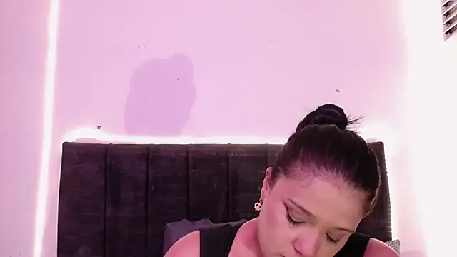 Nicol_Love0 webcam