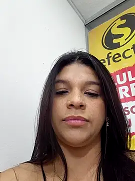 Layla-daring webcam