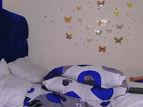 PinkKissess webcam