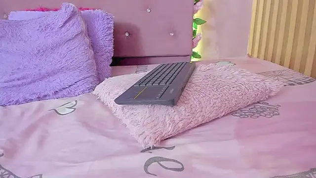 lovely__kiss__ webcam