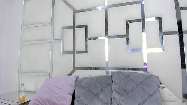 zoewan69 - ZoeWan69's free webcam - UK Sex Cams