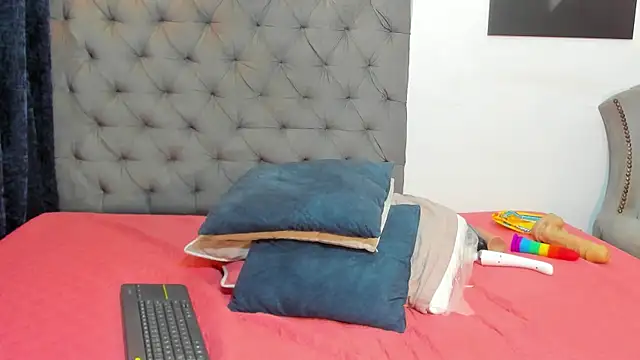 nahiroby_ebony webcam