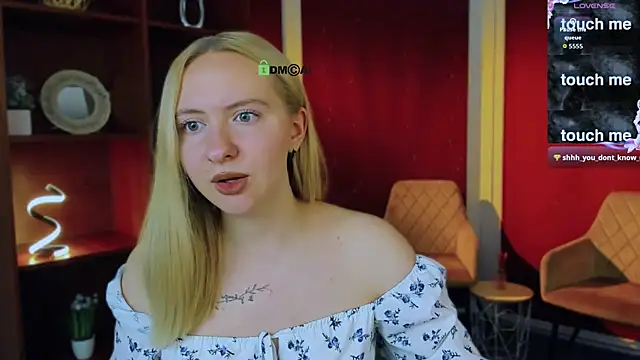mila_glow1 webcam