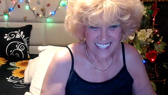 HappyWomanOn webcam