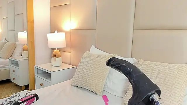AntoniaRoss_ webcam
