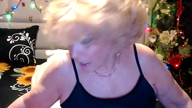 HappyWomanOn webcam