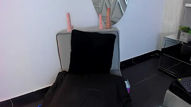 MonzerratBoyer webcam