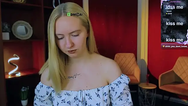 mila_glow1 webcam