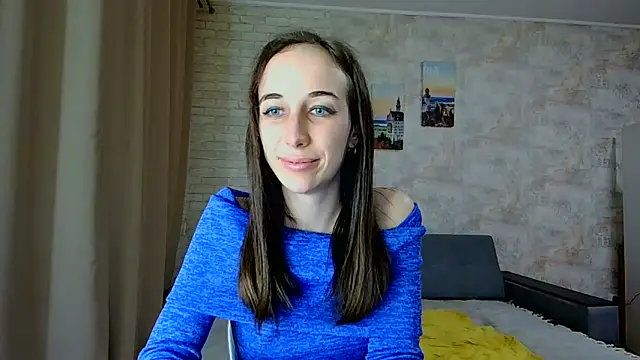 Anika_bloom webcam