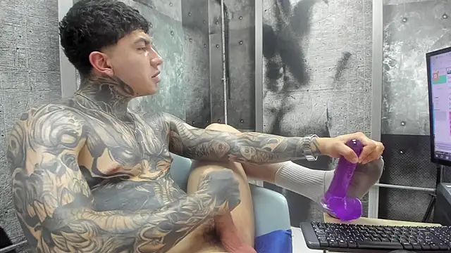 Gury_tattoo webcam