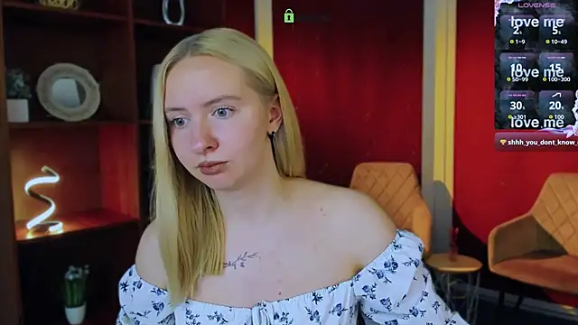 mila_glow1 webcam