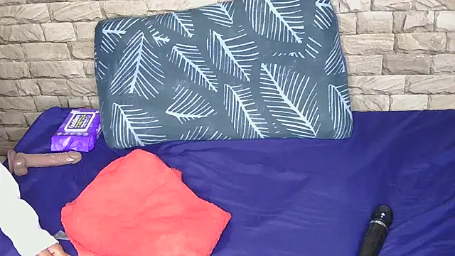 Sweethoneyglow webcam