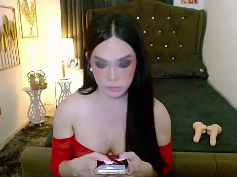 hollyyumiloove webcam