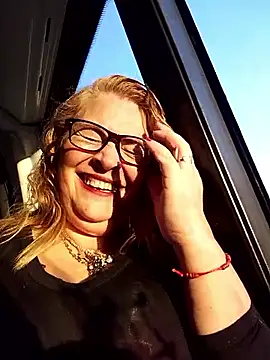momismilf544 webcam