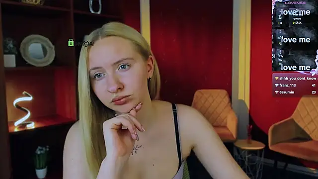 mila_glow1 webcam