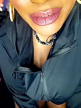 AmazonianMistress webcam