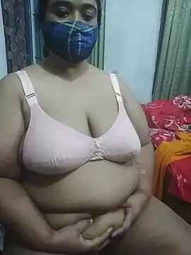 momo_loves webcam