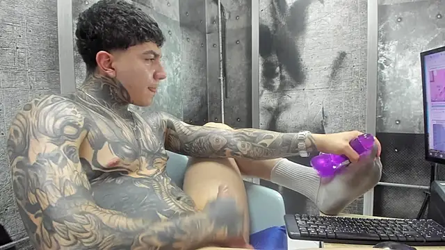 Gury_tattoo webcam