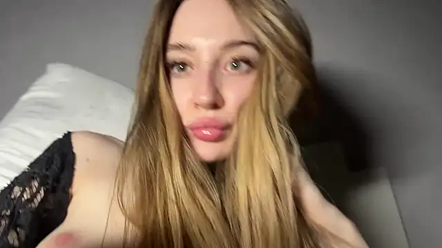 MissEvelynGlow webcam