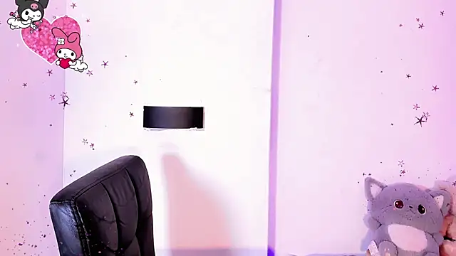 Miss-Saraii webcam