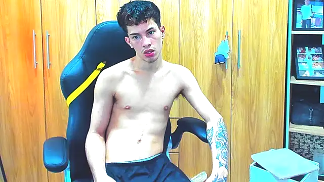 Pride_couple webcam