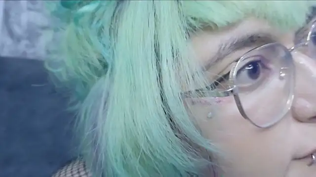 XxGreenGoodxX webcam