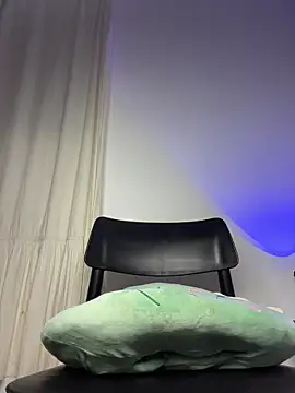 MaddyX__ webcam