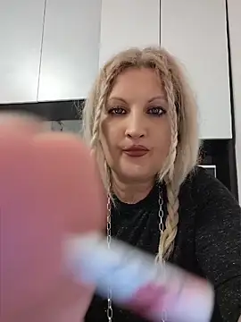 Divineblond webcam