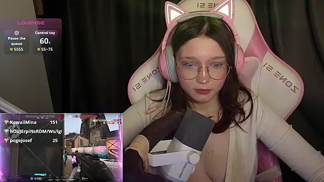PinkiiAura webcam