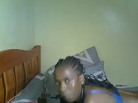 Pearl_petite webcam