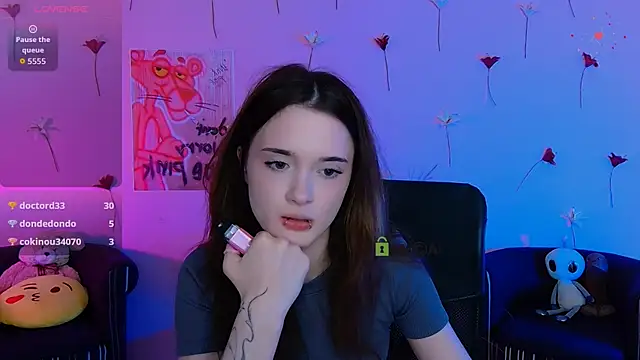 liana_kisses webcam