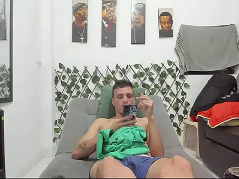 Latins_Boss webcam
