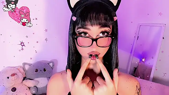 Miss-Saraii webcam
