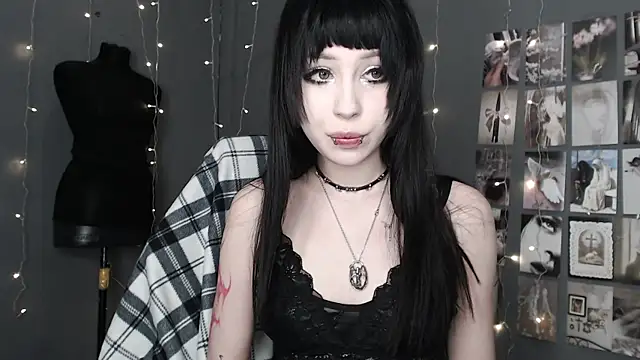 lucy8bit webcam