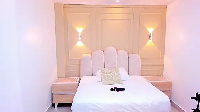 LESLYSIMPSON webcam