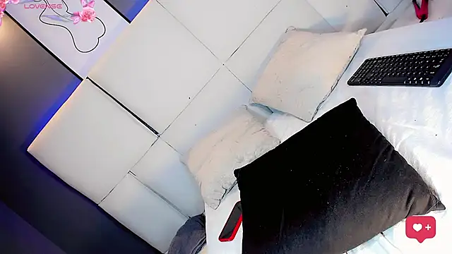 Kornylovee webcam