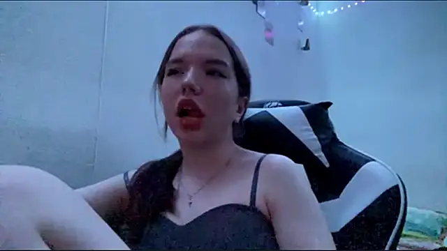 fewercadre - FewerCadre's free webcam - UK Sex Cams
