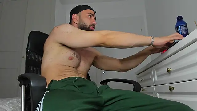 cloudymastersss - Cloudymastersss's free webcam - UK Sex Cams