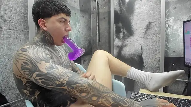 Gury_tattoo webcam