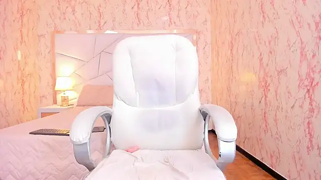 Emily_Whinfre webcam